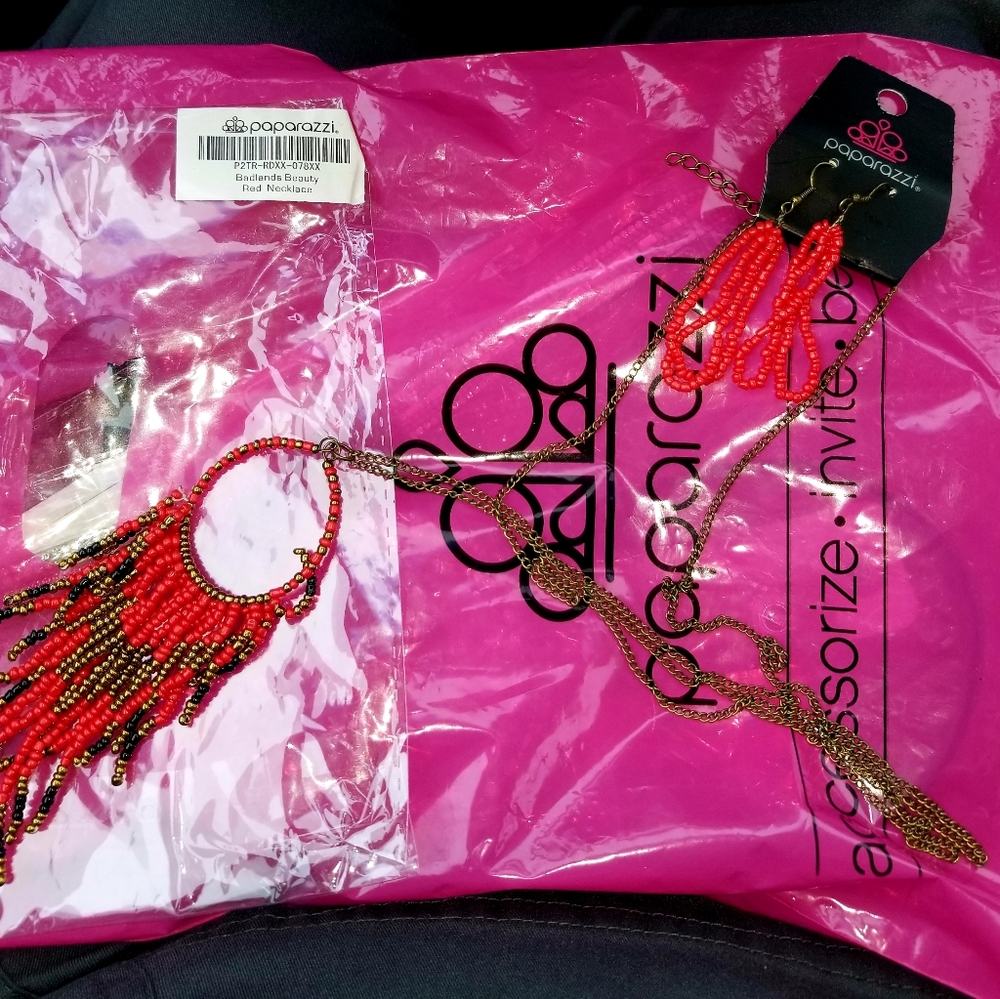 4/$20 💕 Beautiful bronze Paparazzi 📿 and earring